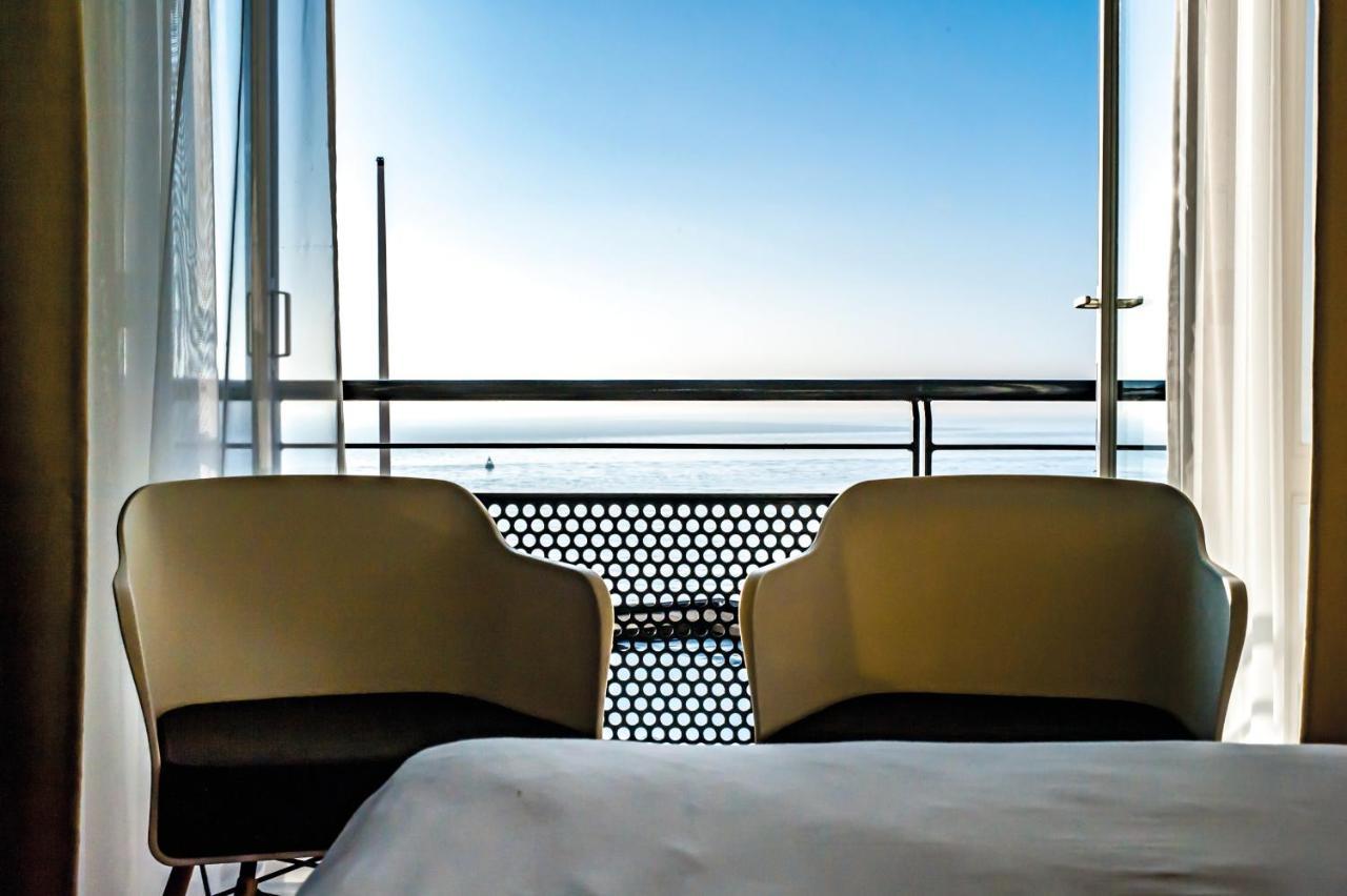 Doppelzimmer mit Balkon und Meerblick